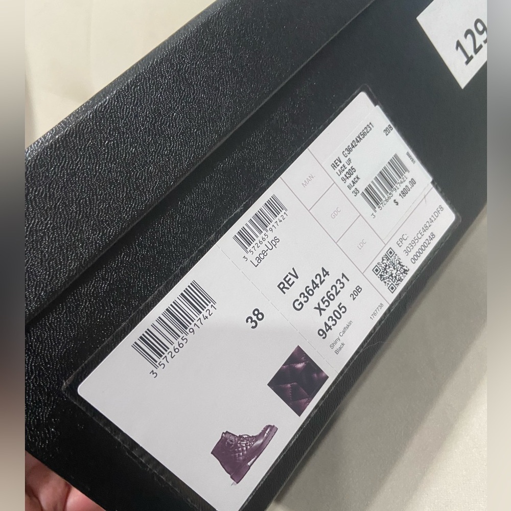 🔥🔥Chanel Quilted Calfskin CC Boots Size:38 - Picture 11 of 11